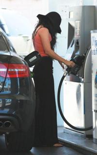 Vanessa Hudgens feet photo thumbnail