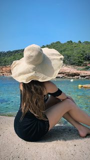 Xenia Tchoumitcheva feet photo thumbnail