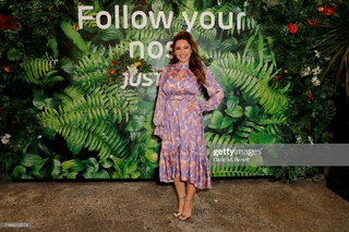 Kelly Brook feet photo thumbnail