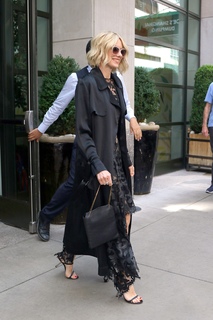 Naomi Watts feet photo thumbnail