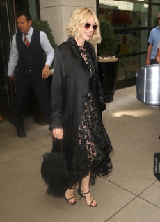 Naomi Watts feet photo thumbnail