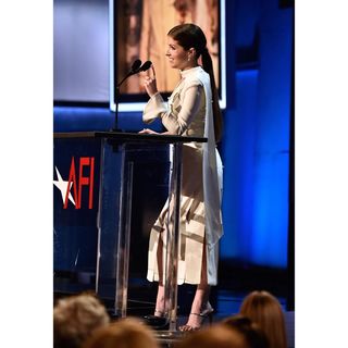 Anna Kendrick feet photo thumbnail