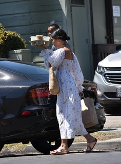 Vanessa Hudgens feet photo thumbnail