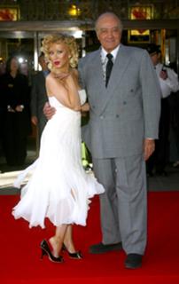 Christina Aguilera feet photo thumbnail