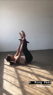 Halle Berry feet photo thumbnail
