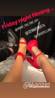 Jennie Garth feet photo thumbnail