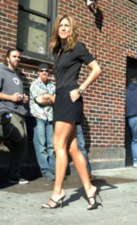 Jennifer Aniston feet photo thumbnail