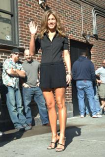 Jennifer Aniston feet photo thumbnail