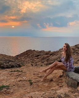 Xenia Tchoumitcheva feet photo thumbnail