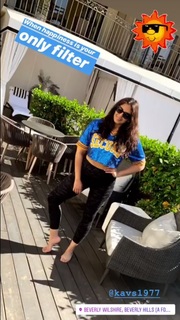 Huma Qureshi feet photo thumbnail