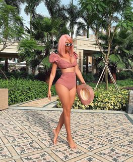 Jelena Karleusa feet photo thumbnail