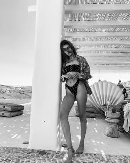 Gigi Hadid feet photo thumbnail