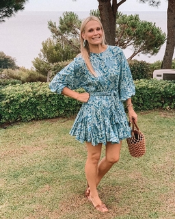 Molly Sims feet photo thumbnail