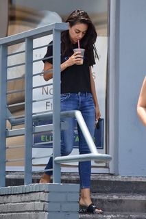 Mila Kunis feet photo thumbnail