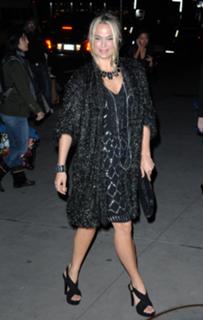 Molly Sims feet photo thumbnail