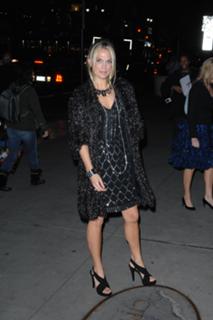 Molly Sims feet photo thumbnail