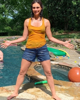 Morena Baccarin feet photo thumbnail