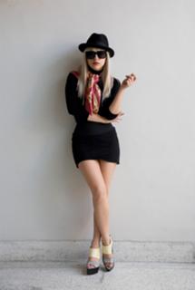Lady Gaga feet photo thumbnail