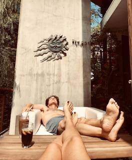 Daisy Fuentes feet photo thumbnail
