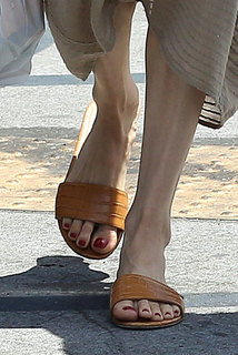 Angelina Jolie feet photo thumbnail