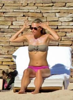 Molly Sims feet photo thumbnail