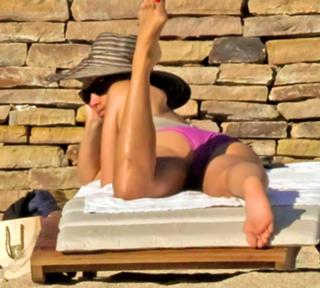 Molly Sims feet photo thumbnail