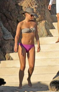 Molly Sims feet photo thumbnail