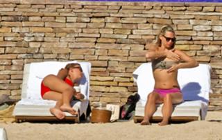 Molly Sims feet photo thumbnail