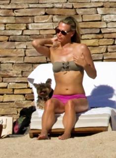 Molly Sims feet photo thumbnail