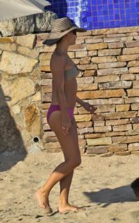 Molly Sims feet photo thumbnail