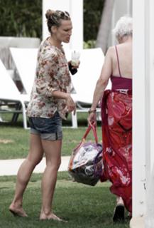 Molly Sims feet photo thumbnail