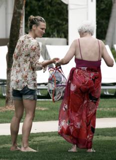 Molly Sims feet photo thumbnail