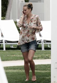 Molly Sims feet photo thumbnail