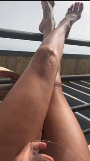 Brooke Burke feet photo thumbnail