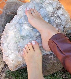 Alaine Crissiê feet photo thumbnail