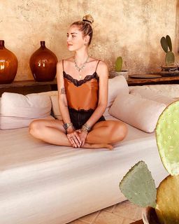 Chiara Ferragni feet photo thumbnail