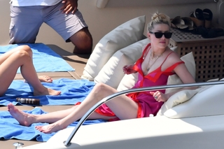 Amber Heard feet photo thumbnail