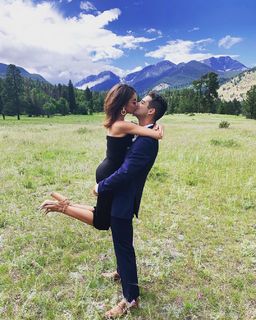 Sarah Hyland feet photo thumbnail