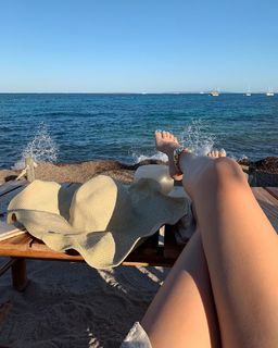 Xenia Tchoumitcheva feet photo thumbnail
