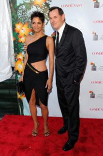 Halle Berry feet photo thumbnail