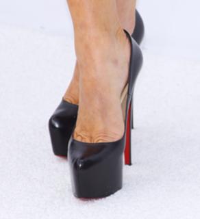Fergie feet photo thumbnail