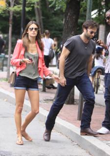 Alessandra Ambrosio feet photo thumbnail