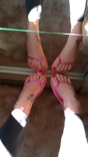 Jaqueline Mello feet photo thumbnail