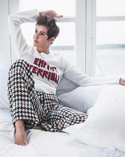 Deborah Secco feet photo thumbnail