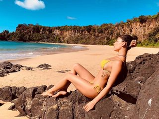 Isis Valverde feet photo thumbnail