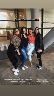 Isis Valverde feet photo thumbnail