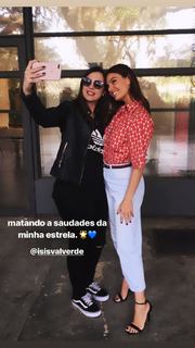 Isis Valverde feet photo thumbnail