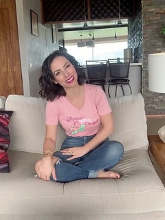 Claudia Lizaldi feet photo thumbnail