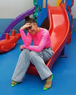 Sabrina Sato feet photo thumbnail