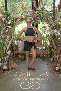 Carrie Underwood feet photo thumbnail